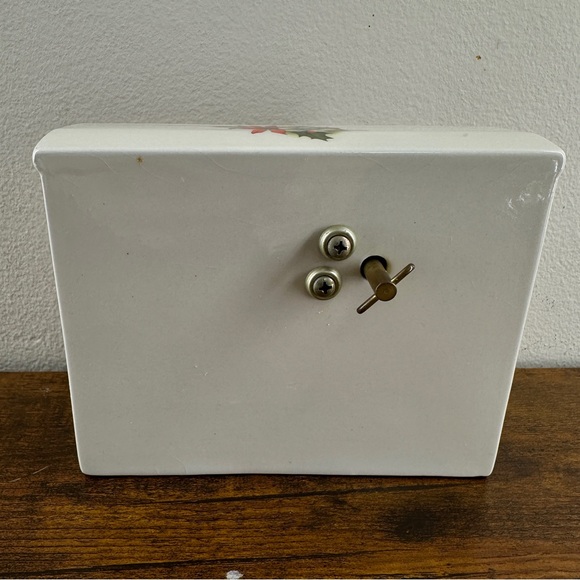 Vtg Fuji Japan Music Box, Upright Porcelain Panted Flowers, 22K Gold Accents - Picture 5 of 9